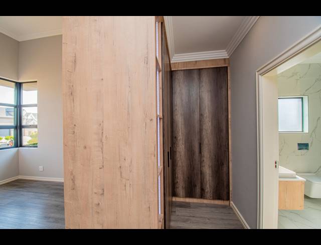 4 BEDROOM GATED ESTATE FOR SALE IN WATERLAKE FARM LIFESTYLE ESTATE